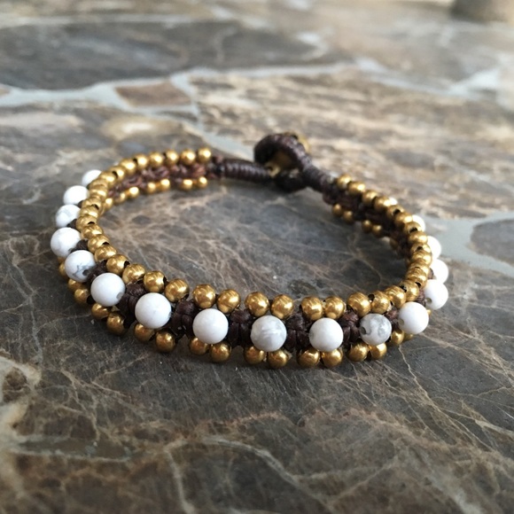Hand woven beaded white bracelet with bell closure - Picture 2 of 3
